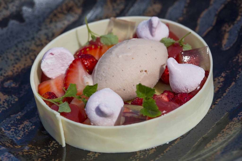 Strawvberries & Cream dessert at aqua shard